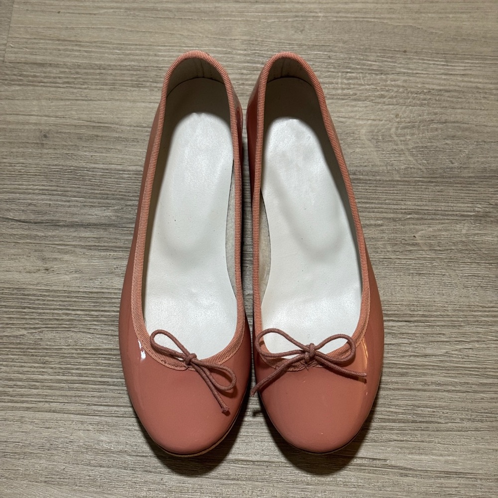 Elegant Pink Patent Leather Ballet Flats